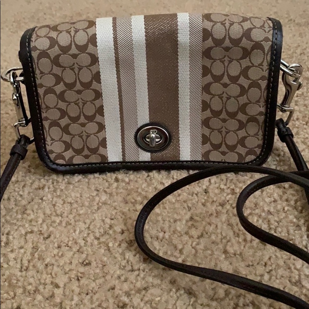 Coach - Picture 2 of 11